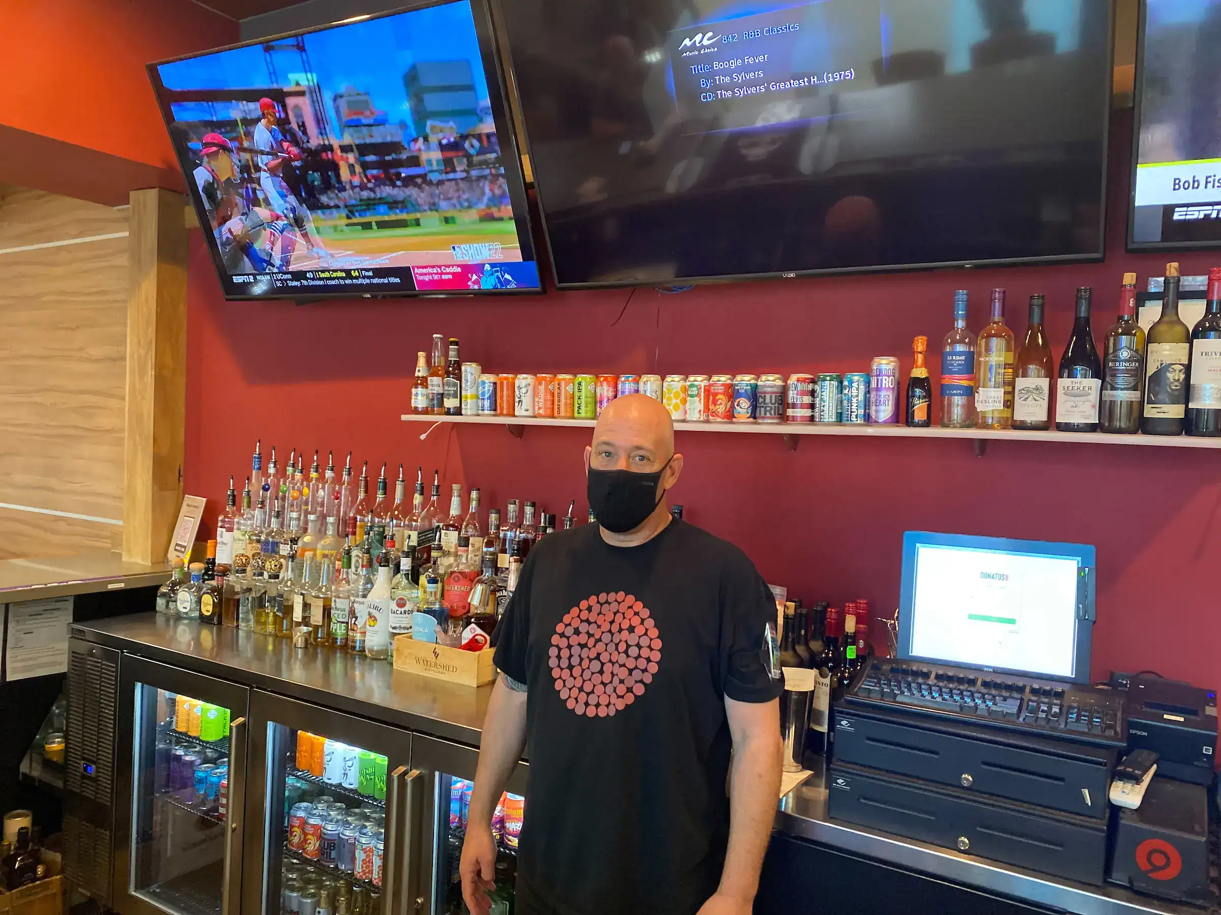 Donatos back bar at CMH airport terminal