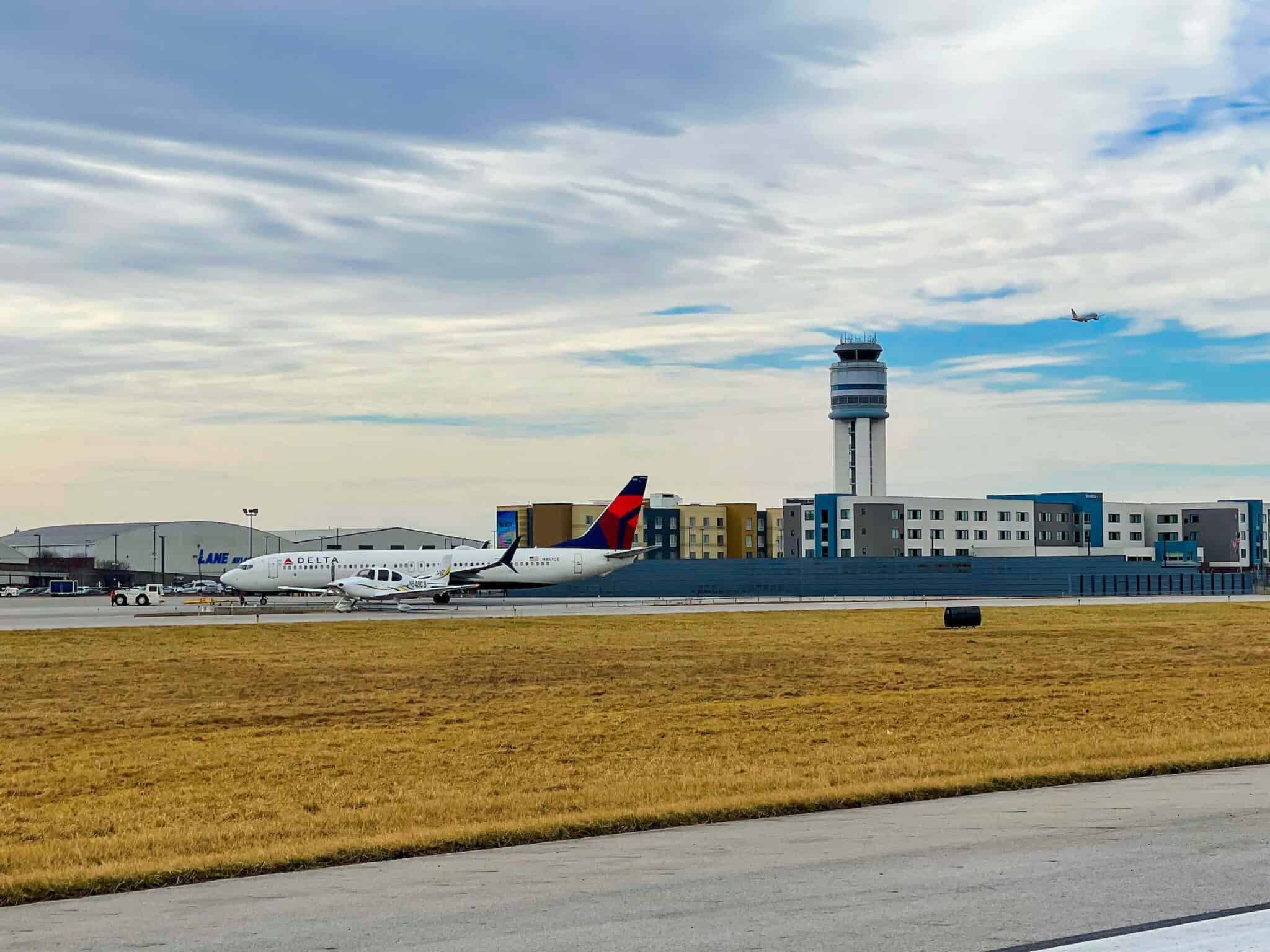 Thanksgiving holiday brings thousands of travelers to Columbus airports ...